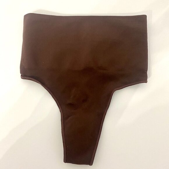 Skims Core Control Seamless Mid Waist Shapewear Thong in Brown, Size S/M - Picture 2 of 6